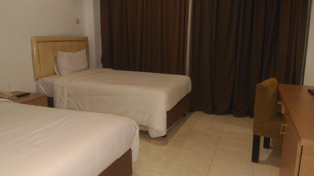 Grand Royal Taliwang Hotel Exterior photo