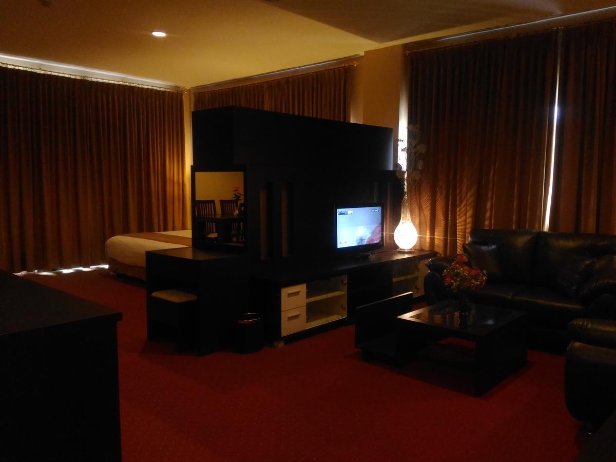 Grand Royal Taliwang Hotel Exterior photo