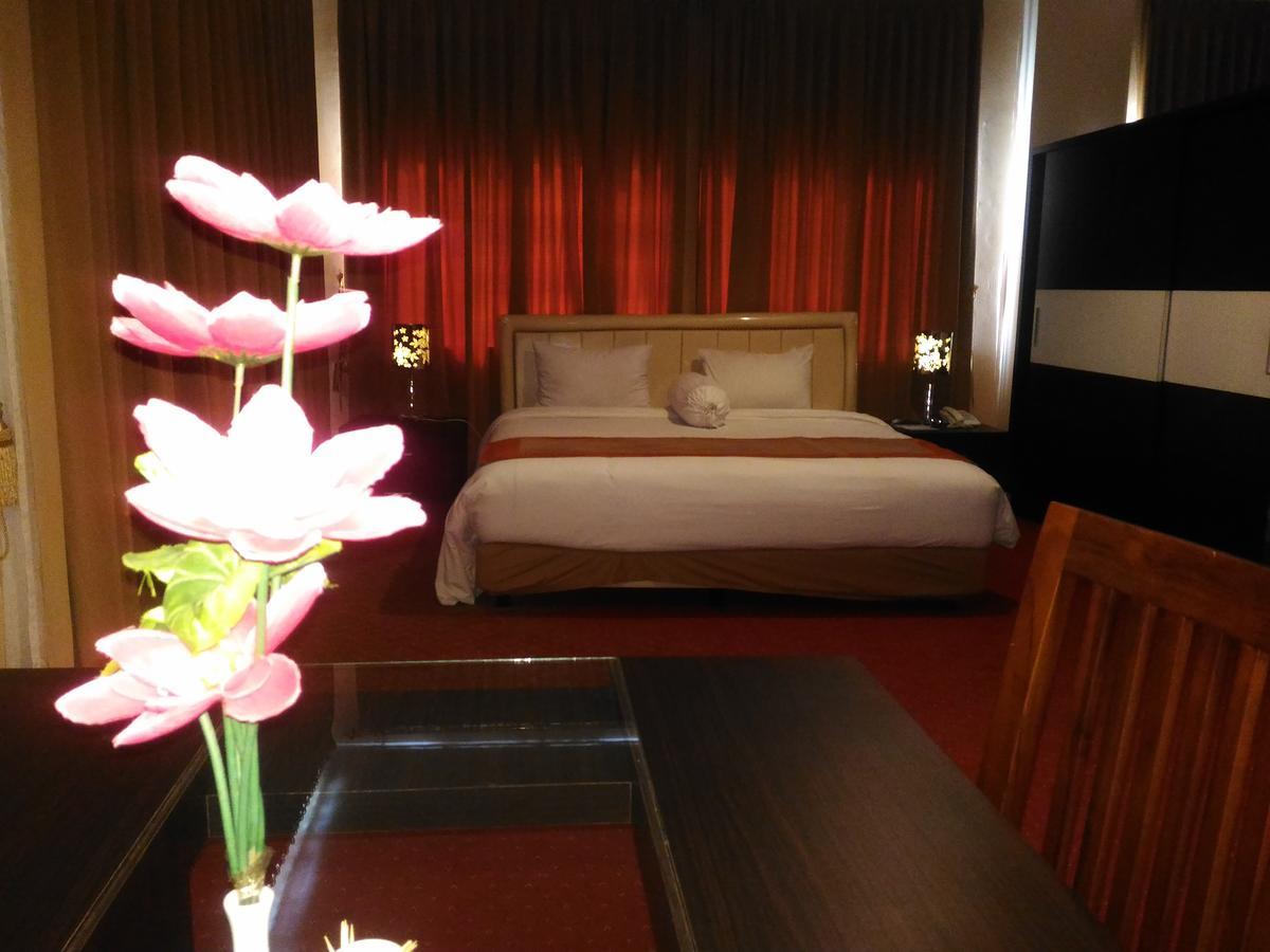 Grand Royal Taliwang Hotel Exterior photo