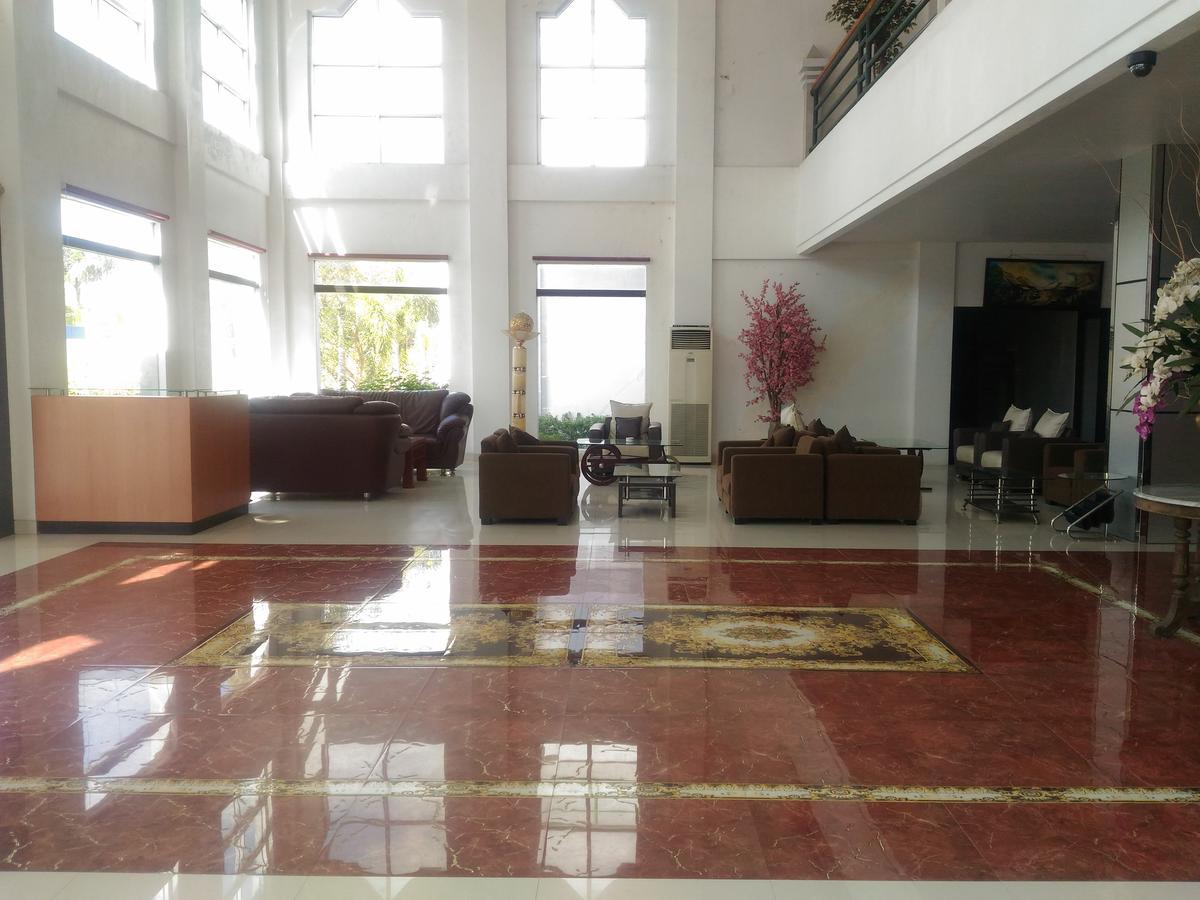 Grand Royal Taliwang Hotel Exterior photo
