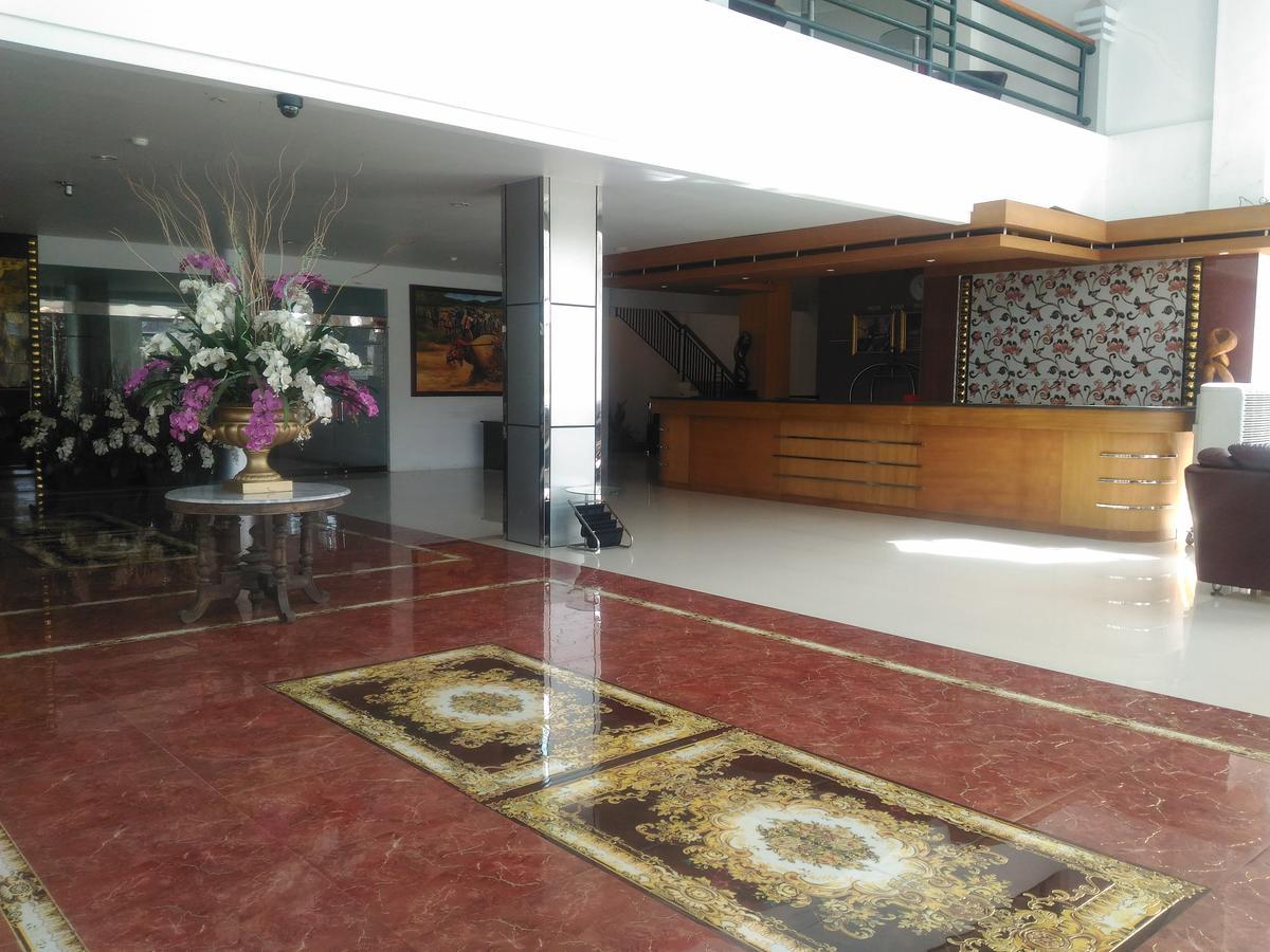 Grand Royal Taliwang Hotel Exterior photo