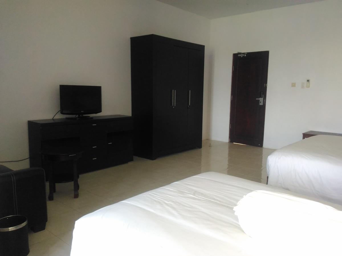 Grand Royal Taliwang Hotel Room photo