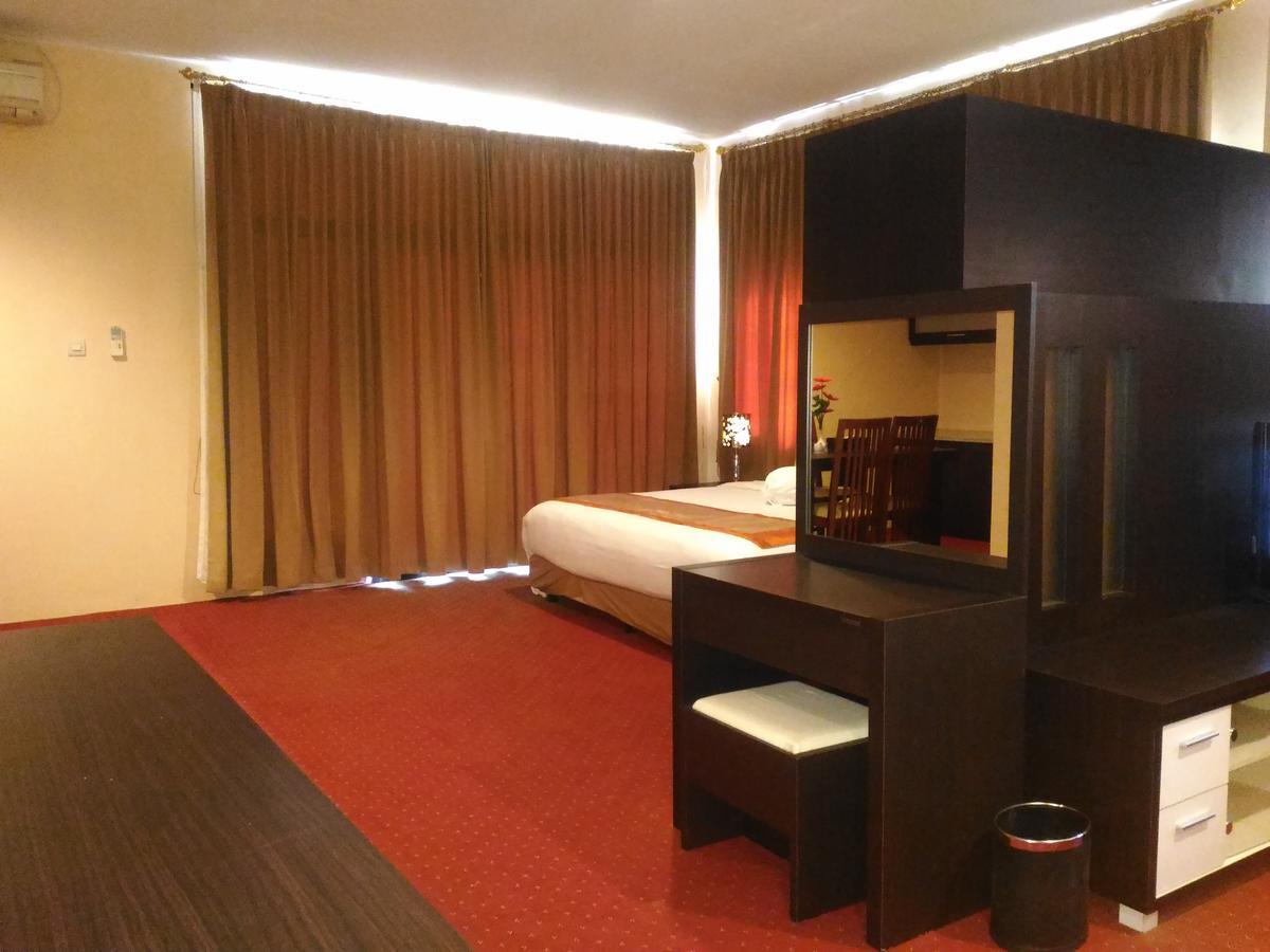 Grand Royal Taliwang Hotel Room photo